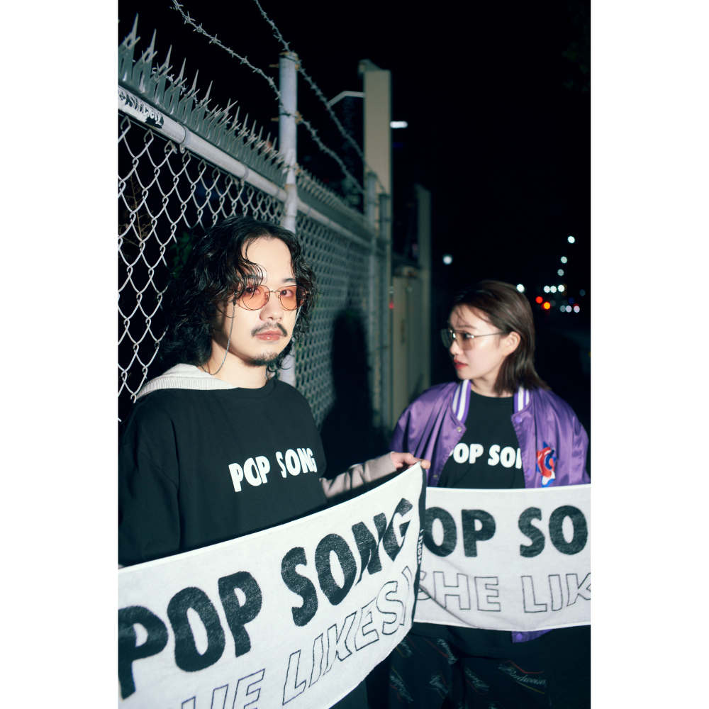 （SHE LIKES） POP SONG TEE / BLACK