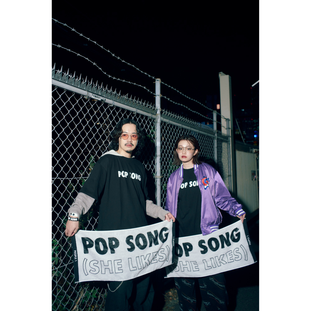 （SHE LIKES） POP SONG TOWEL / BLACK