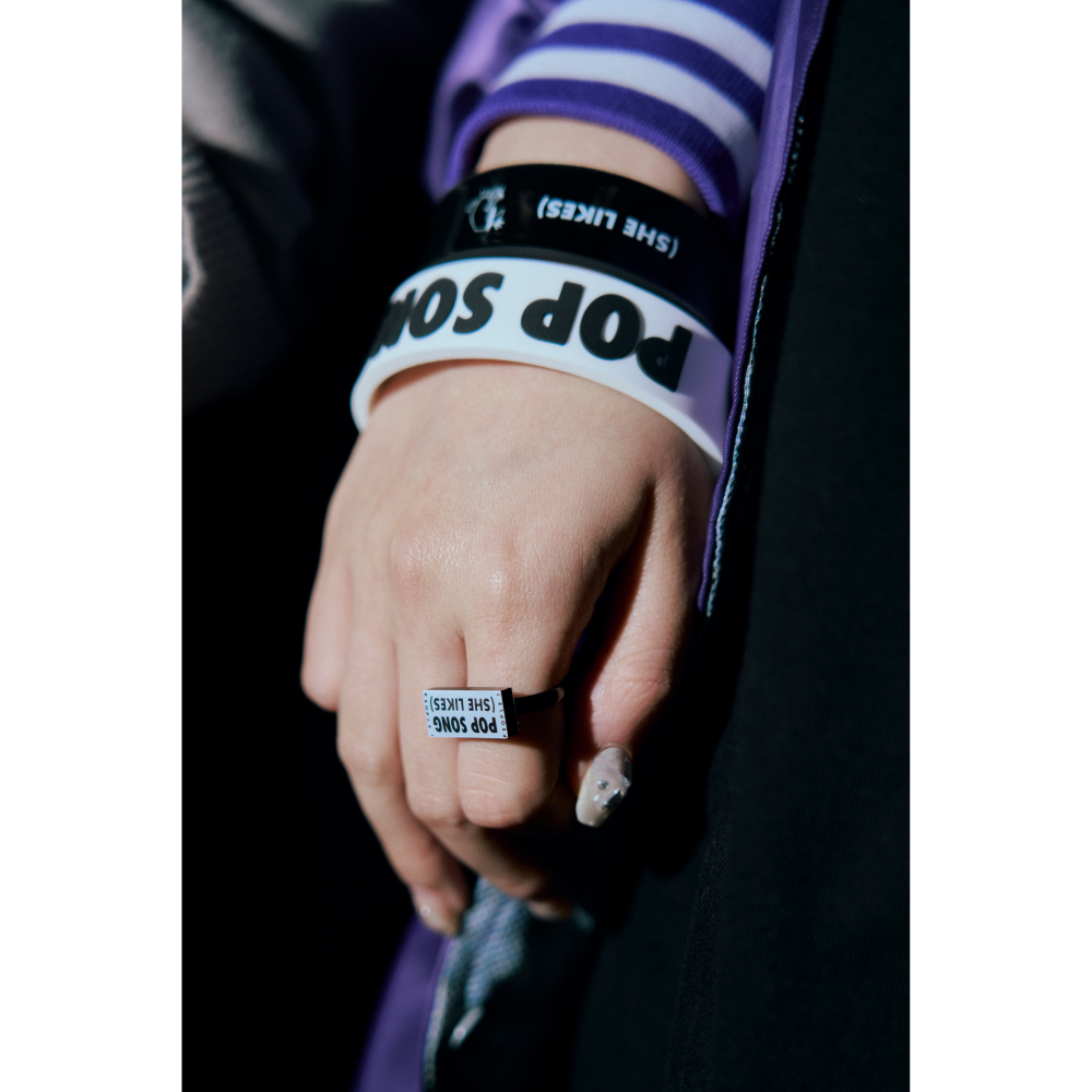 PEOPLE 1 ACRYL RING / （SHE LIKES） POP SONG