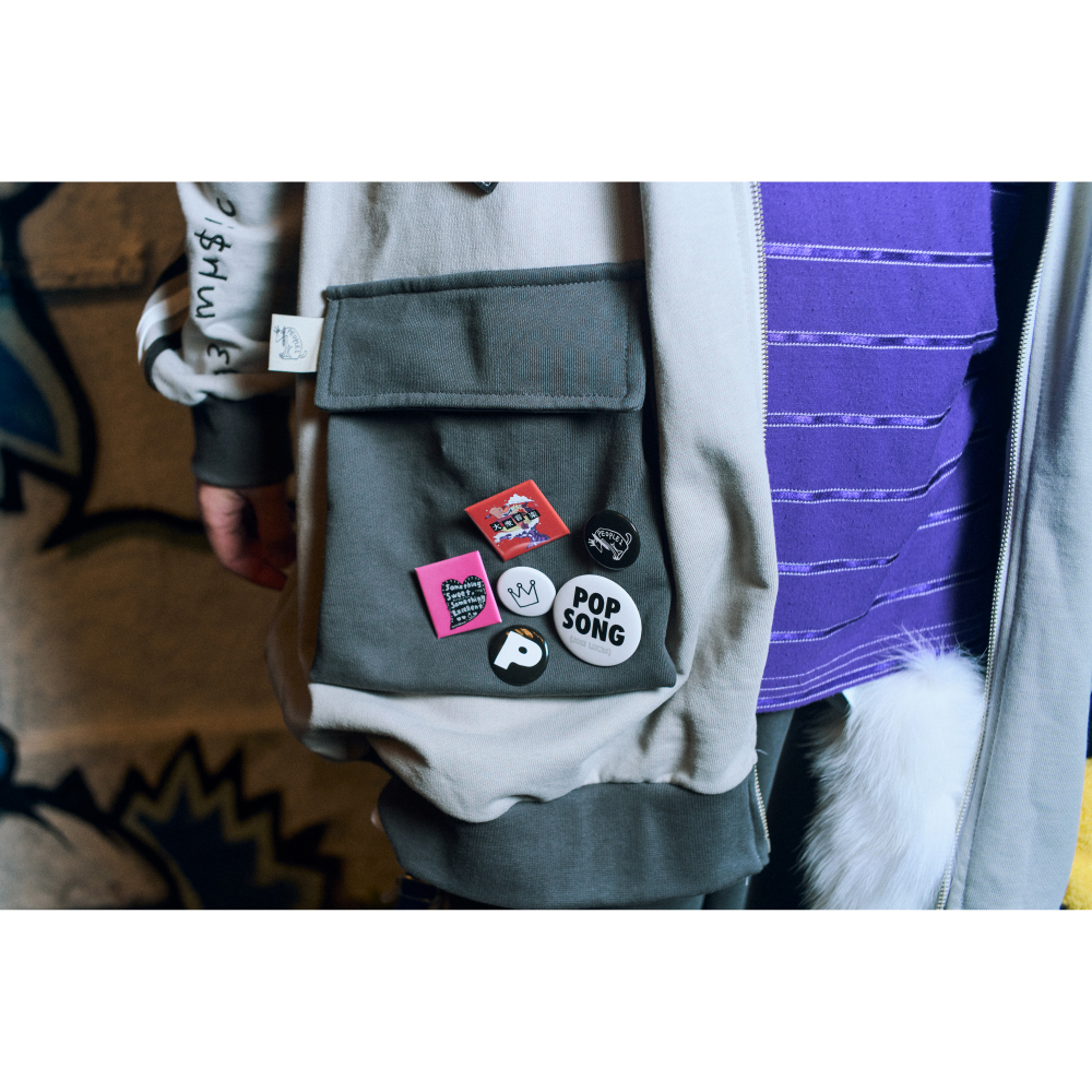 PEOPLE 1 CAN BADGES / BLACK × WHITE