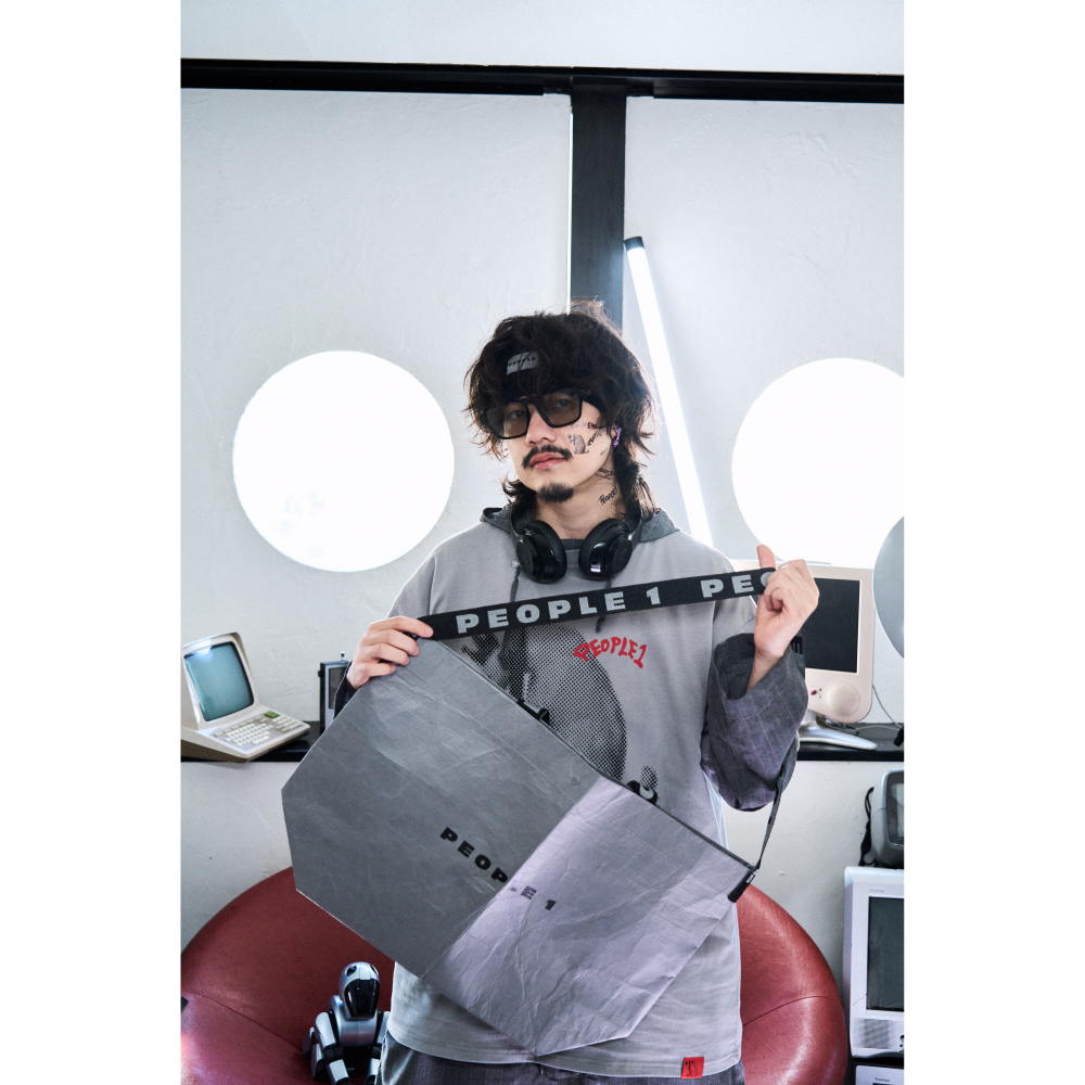 LARGE GRAPHIC CARRIER BAG