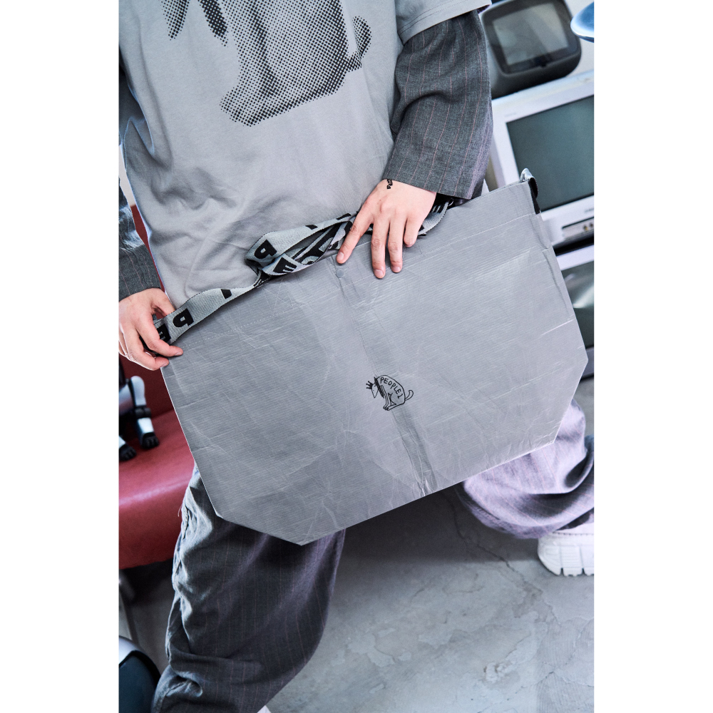 LARGE GRAPHIC CARRIER BAG